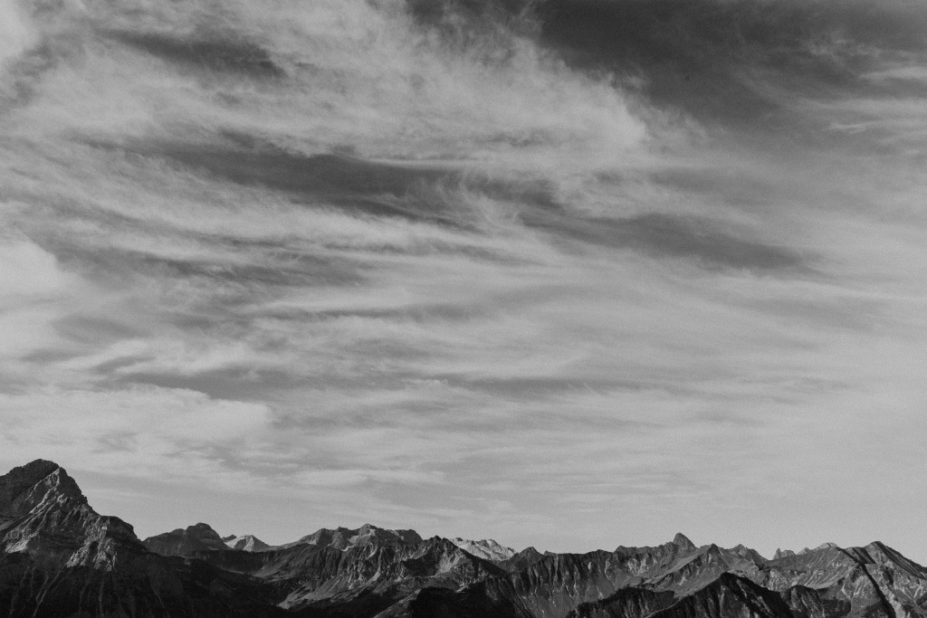 bergpanorama-schwarz-weiß