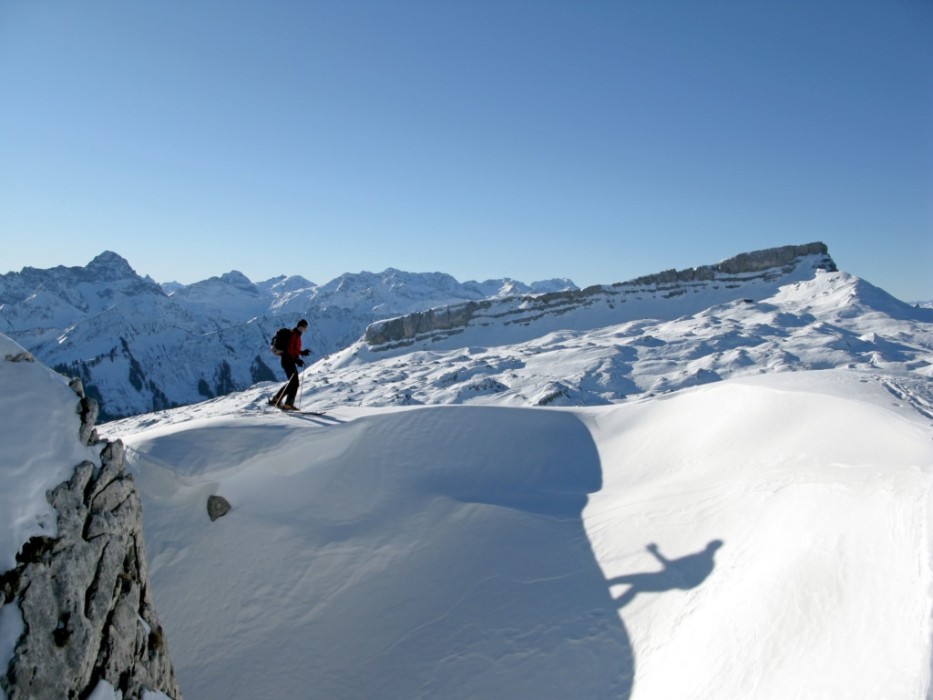skifahrerein-ifen-skitour-kaiserwetter
