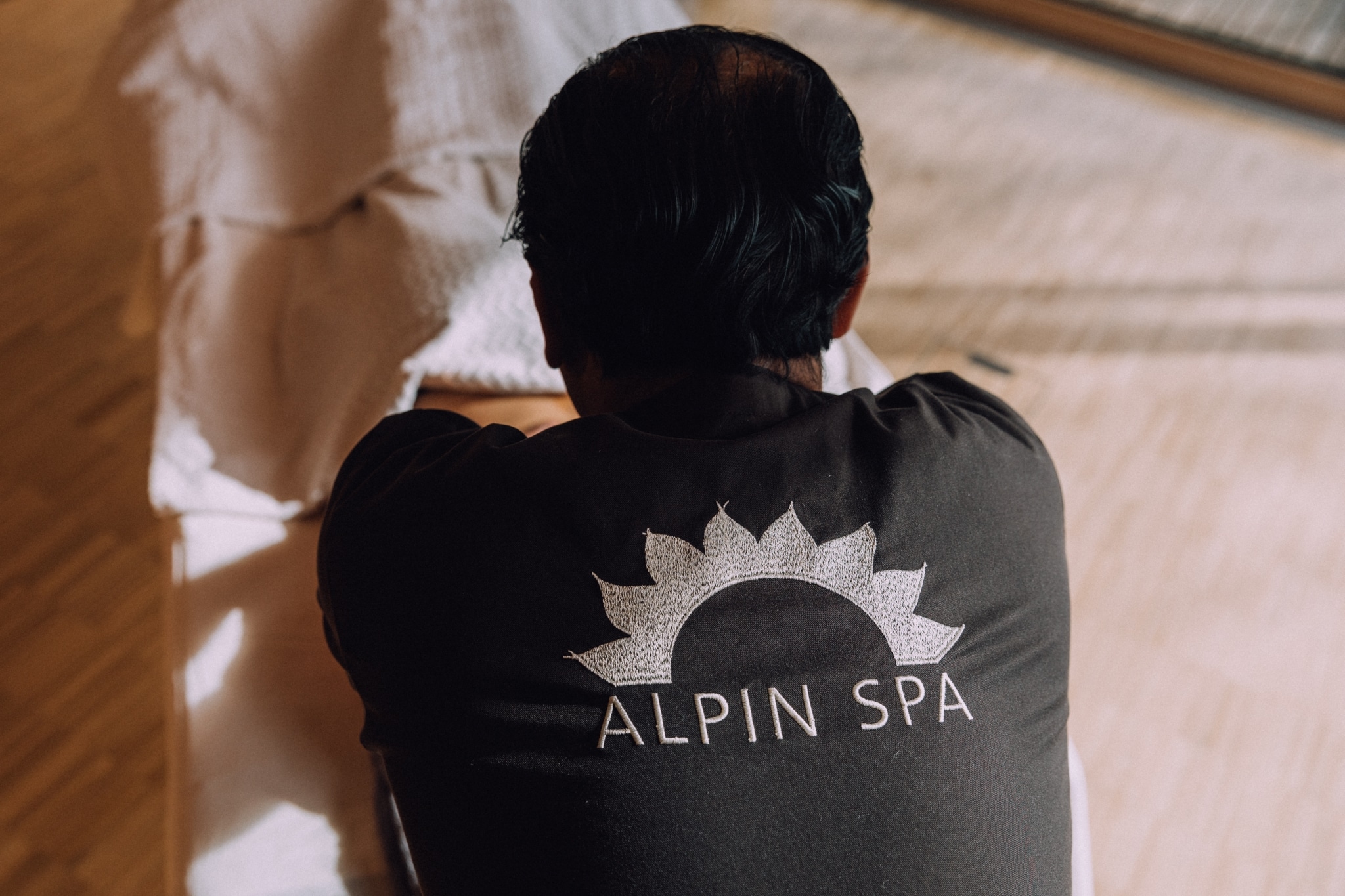 Chamal bei Ayurvedischer Rückenmassage