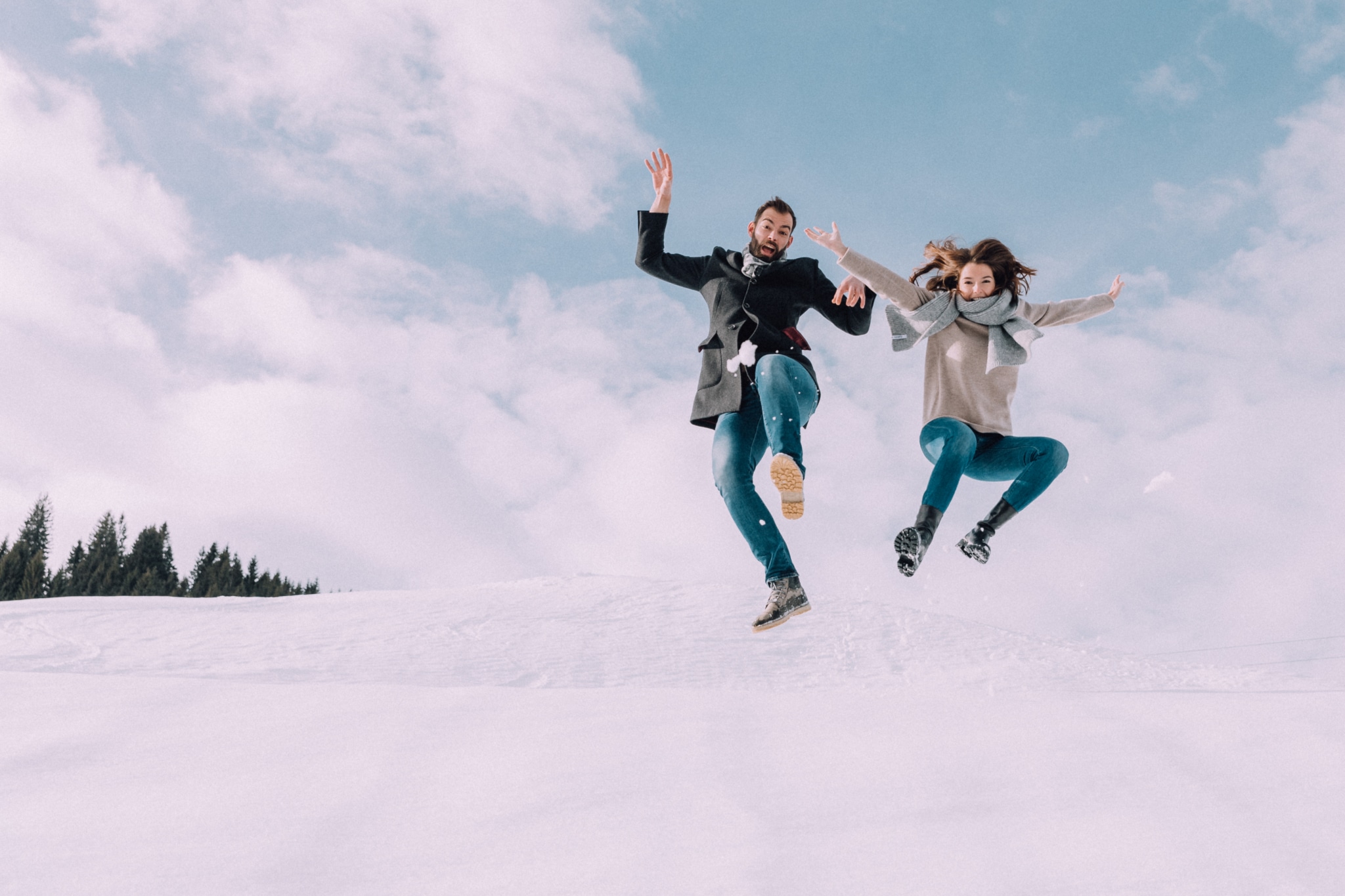 Magdalena und David Blödelfoto im Schnee
